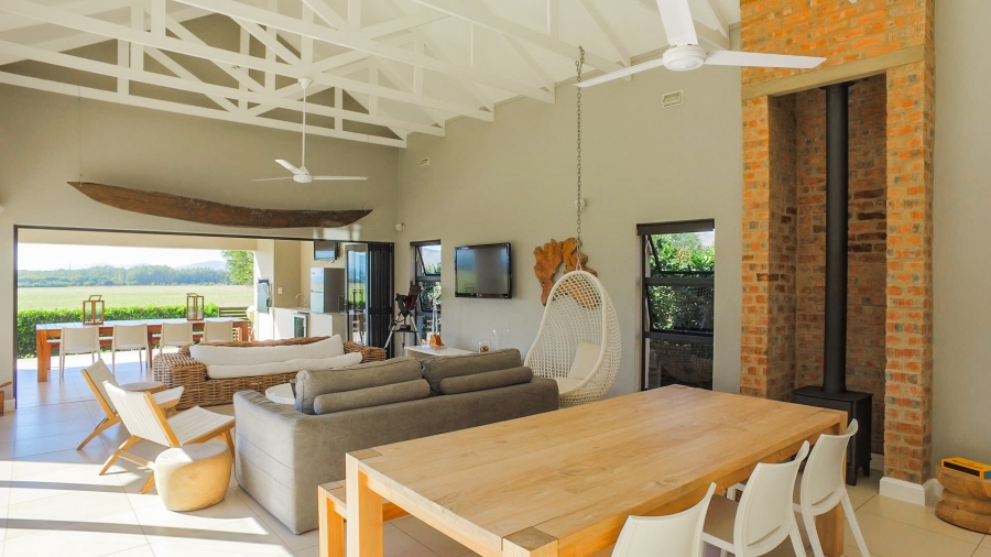 5 Bedroom Property for Sale in The Coves North West